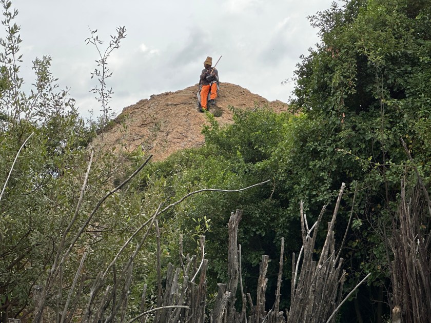 Basotho Cultural Village: Basotho uitkijker op heuvel. 