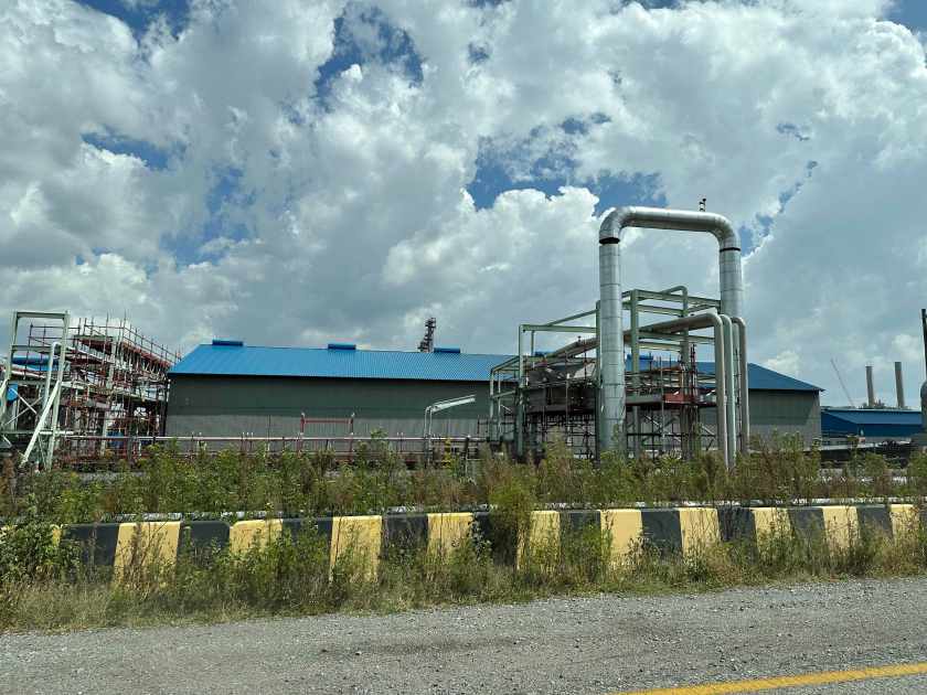 Sasolburg: industriële installatie onder dreigende lucht. 