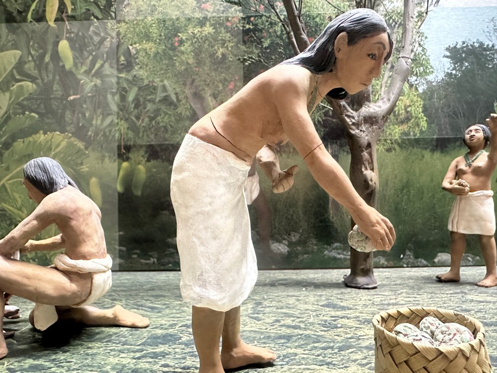 Kleine Maya-kleifiguurtjes beelden traditionele leefwijze uit in Mérida. 