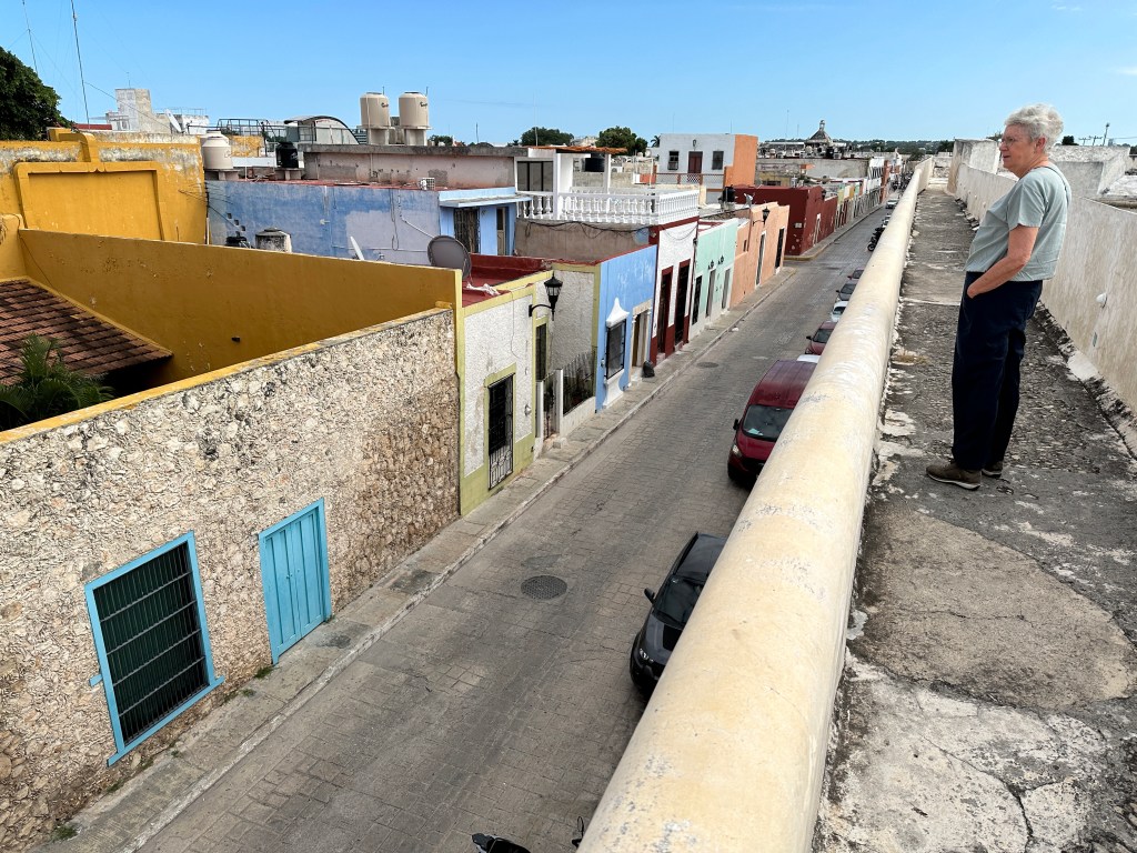 Campeche straatje vanp de stadsmuren. 