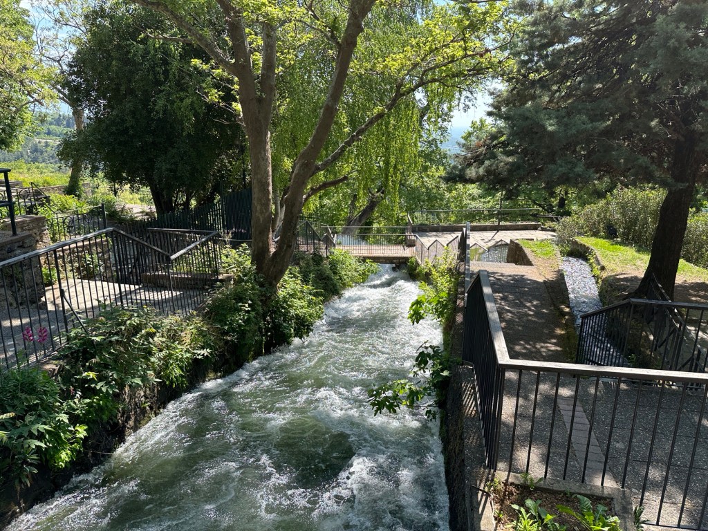 Stroomversnelling in het centrum van Edessa