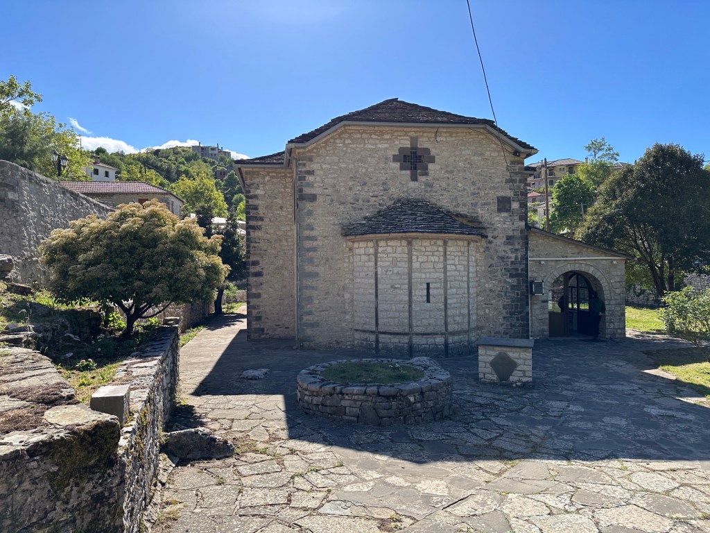 Klein stenen kerkje van Aspragelli, Centraal Griekenland