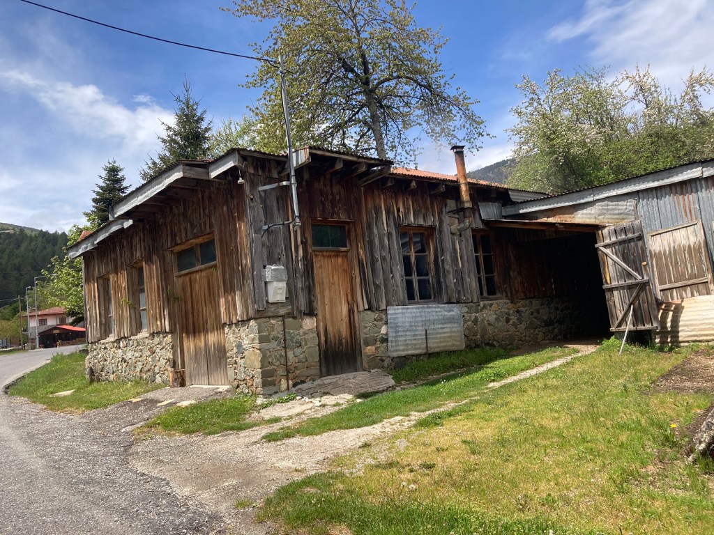 Oud houten huis in Milea, Centraal Griekenland
