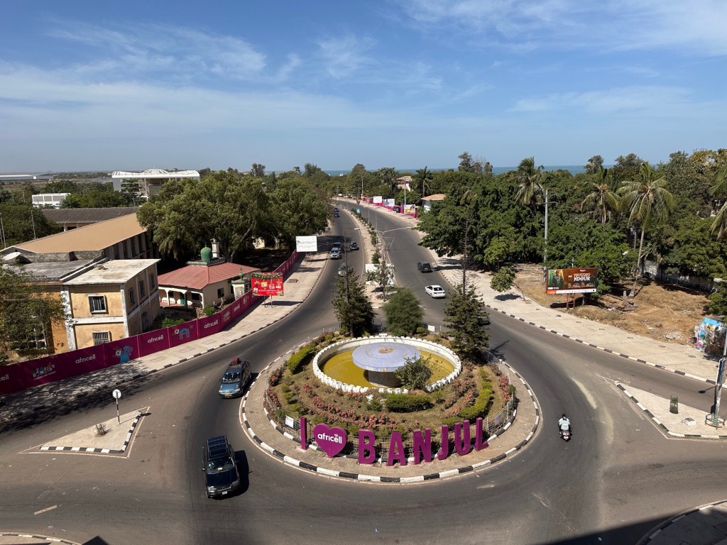 Bovenaanzicht van rotonde voor de Never Again Arch 
