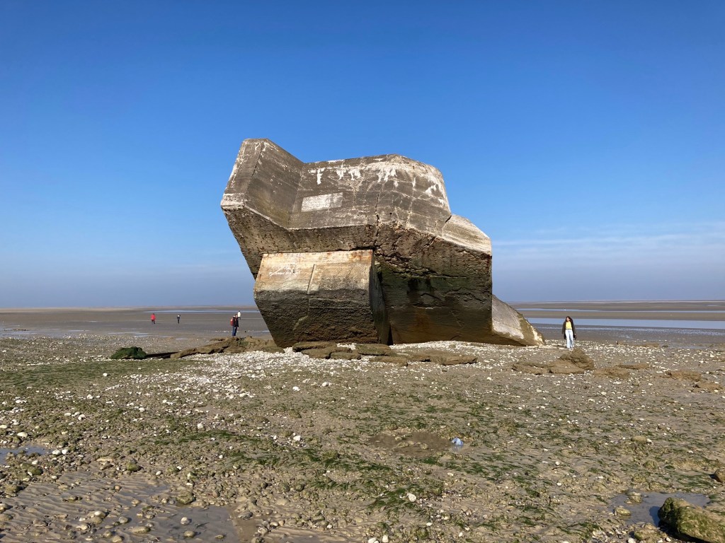 Bunker (“Blockhaus”) op keienstrand van Le Hourdel