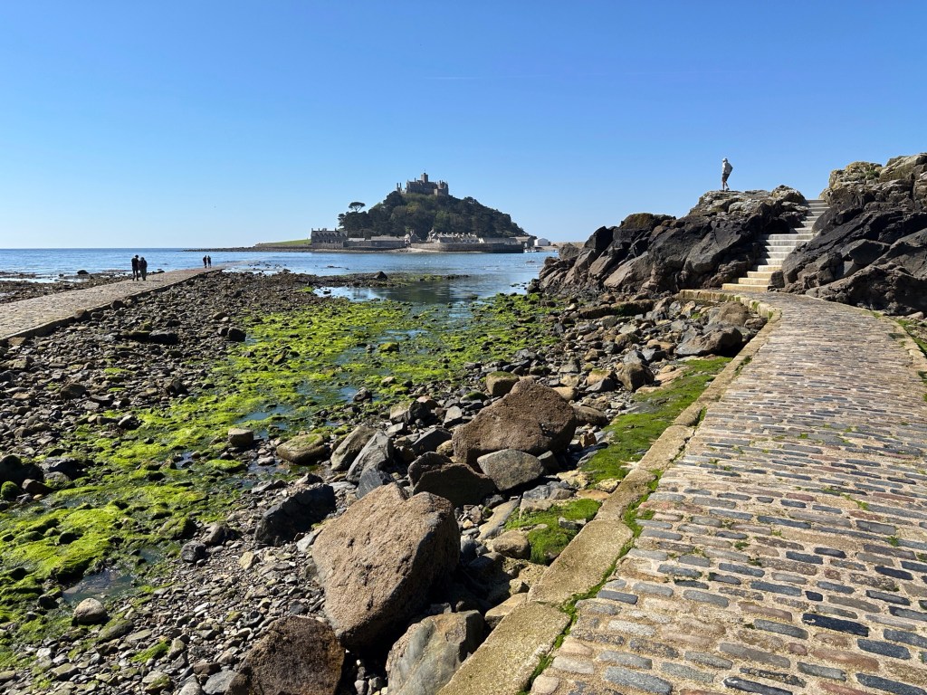 “Chapel Rock” met Saint Michaels Mount op de achtergrond