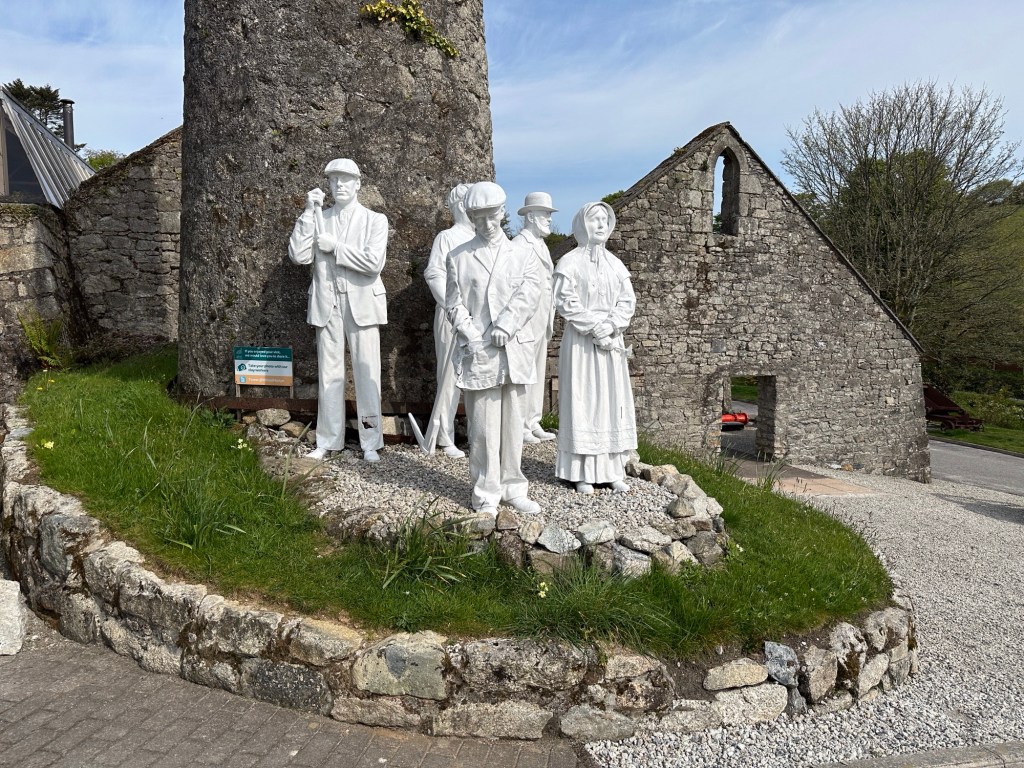 Witte beelden van klei-werkers in Wheal Martyn, Cornwall