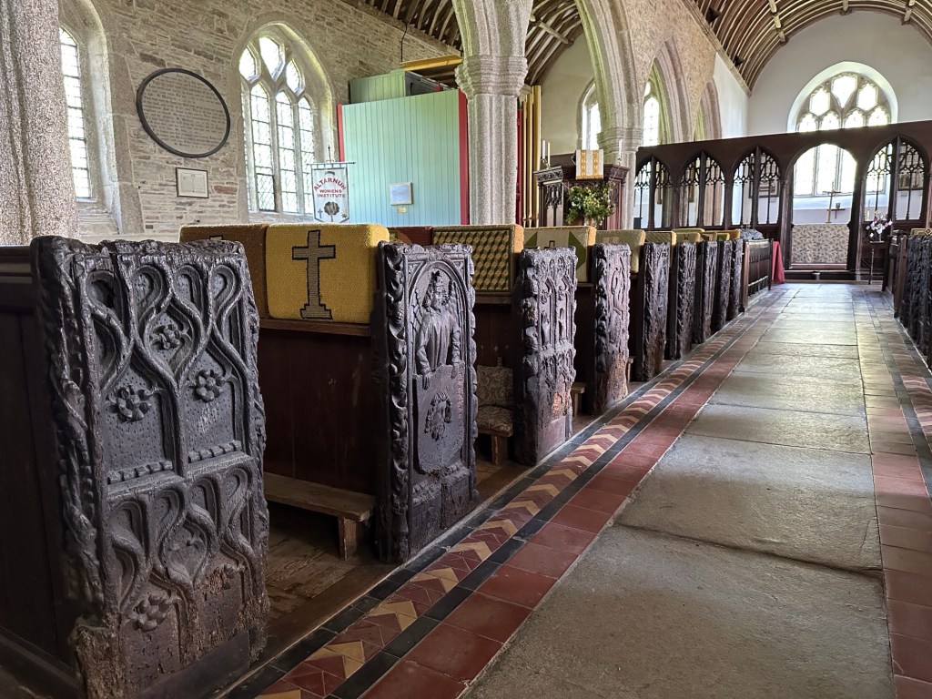 Houten banken in de kerk van Altarnun, Bodmin Moor