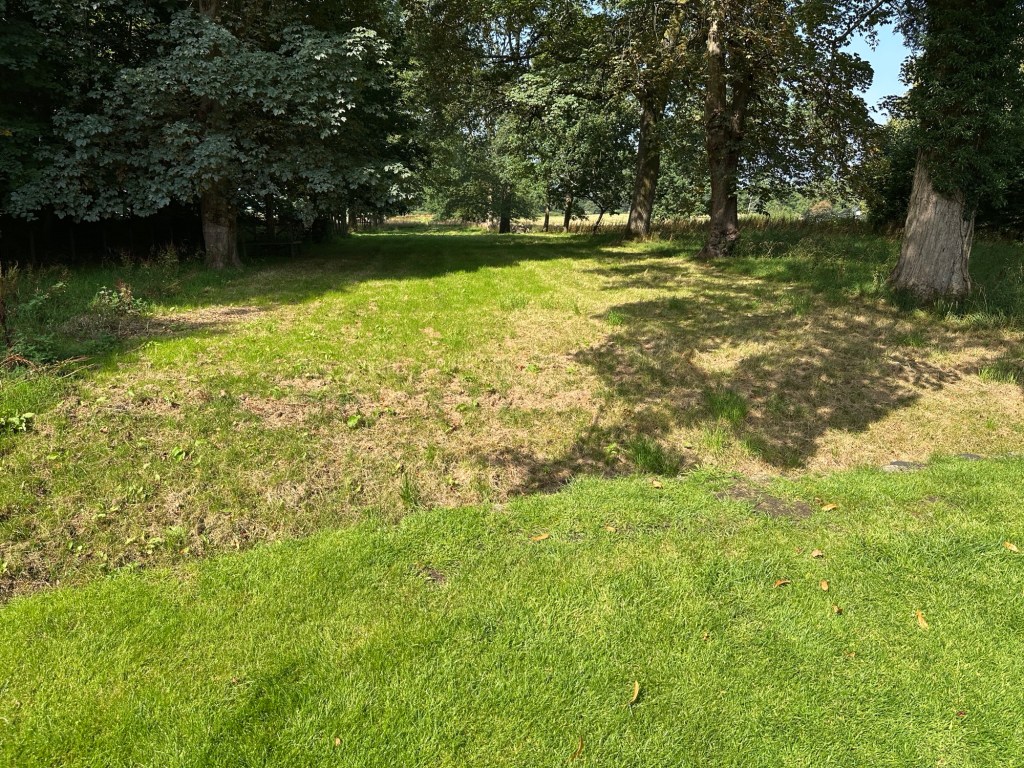 Ha-ha van boven op muur gezien. 