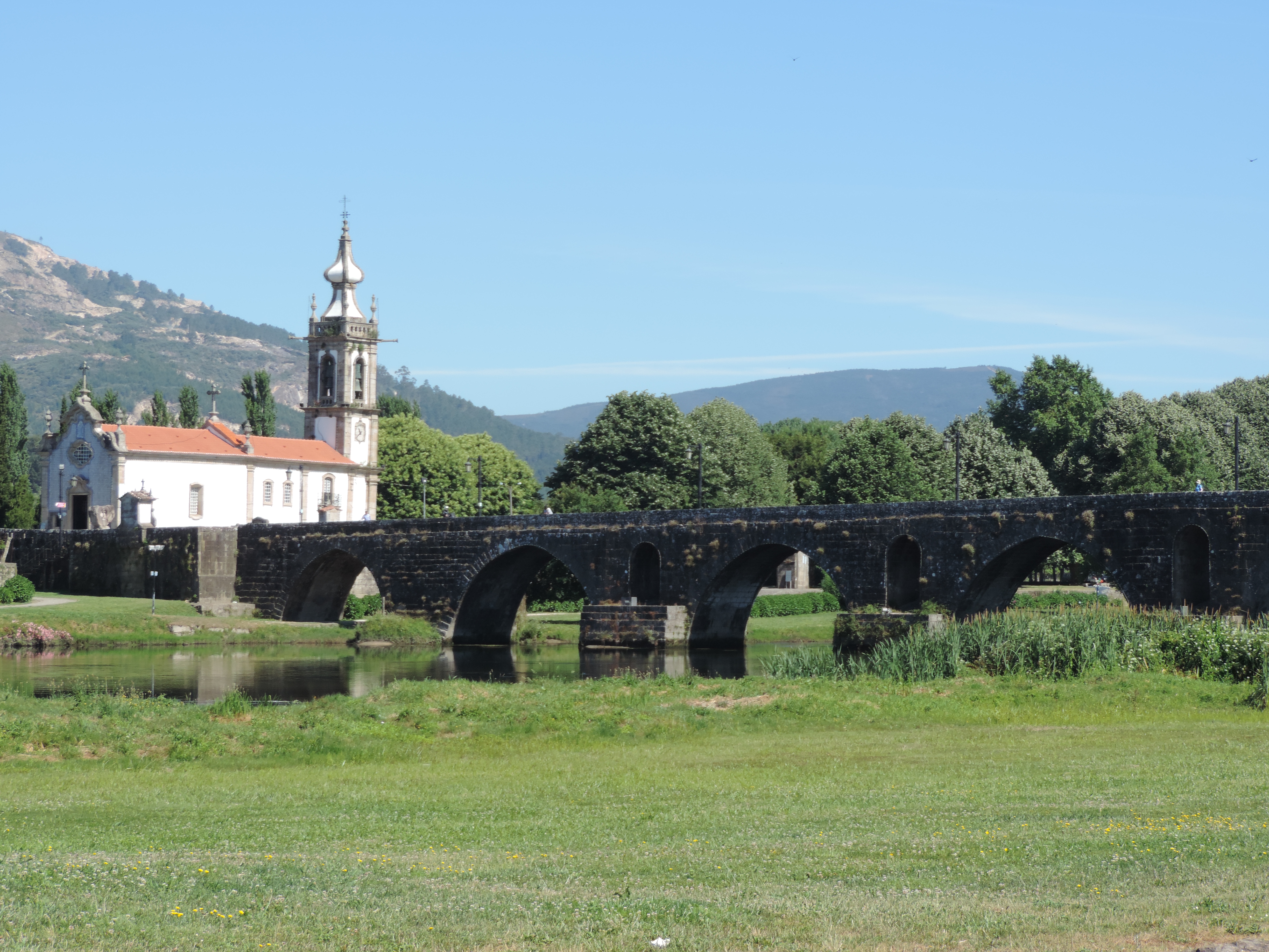 Kerk van Ponte de Lima met Romeinse brug.