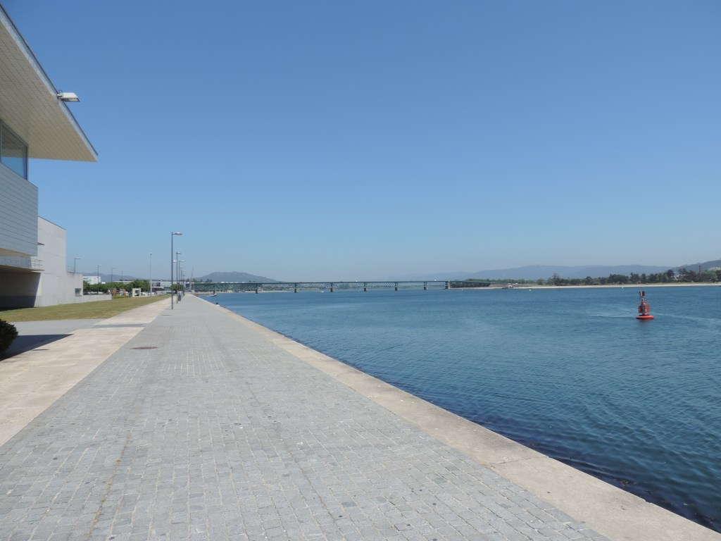 Cultureel centrum van Barcelos langs de kade.