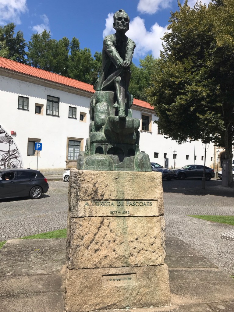 Standbeeld van Amadeo de Souza-Cardoso.