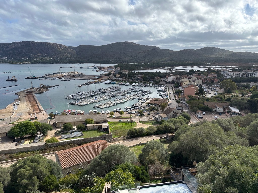 Panorama van de baai van Porto Vecchio.