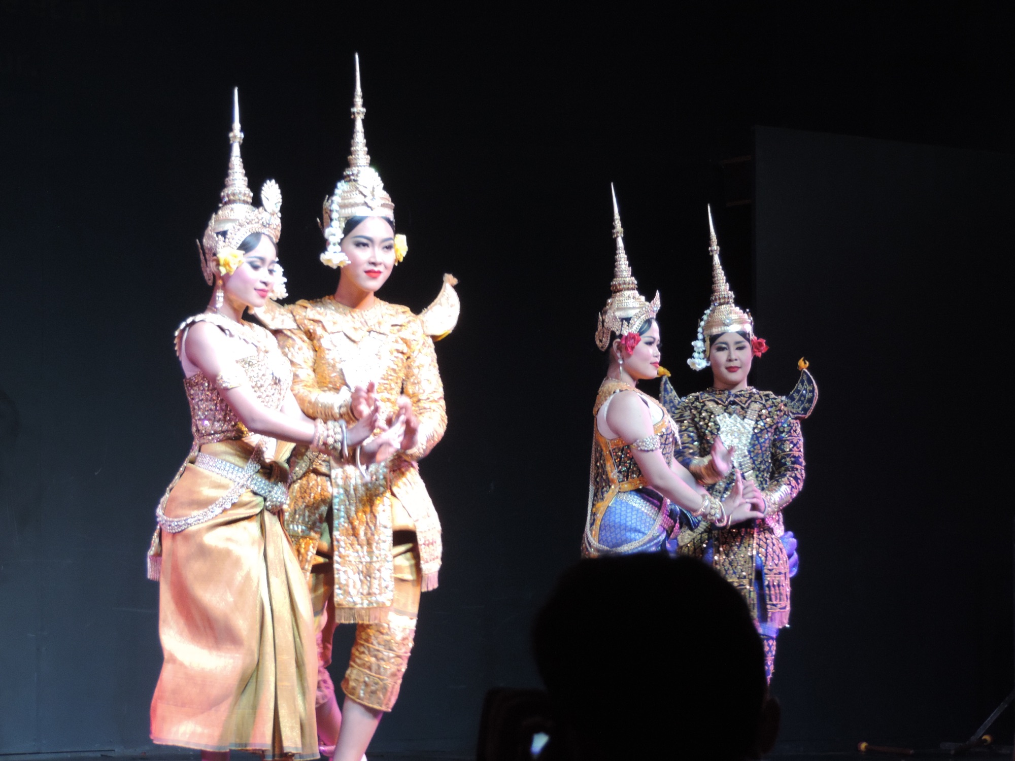 Vier Apsara-danseressen.