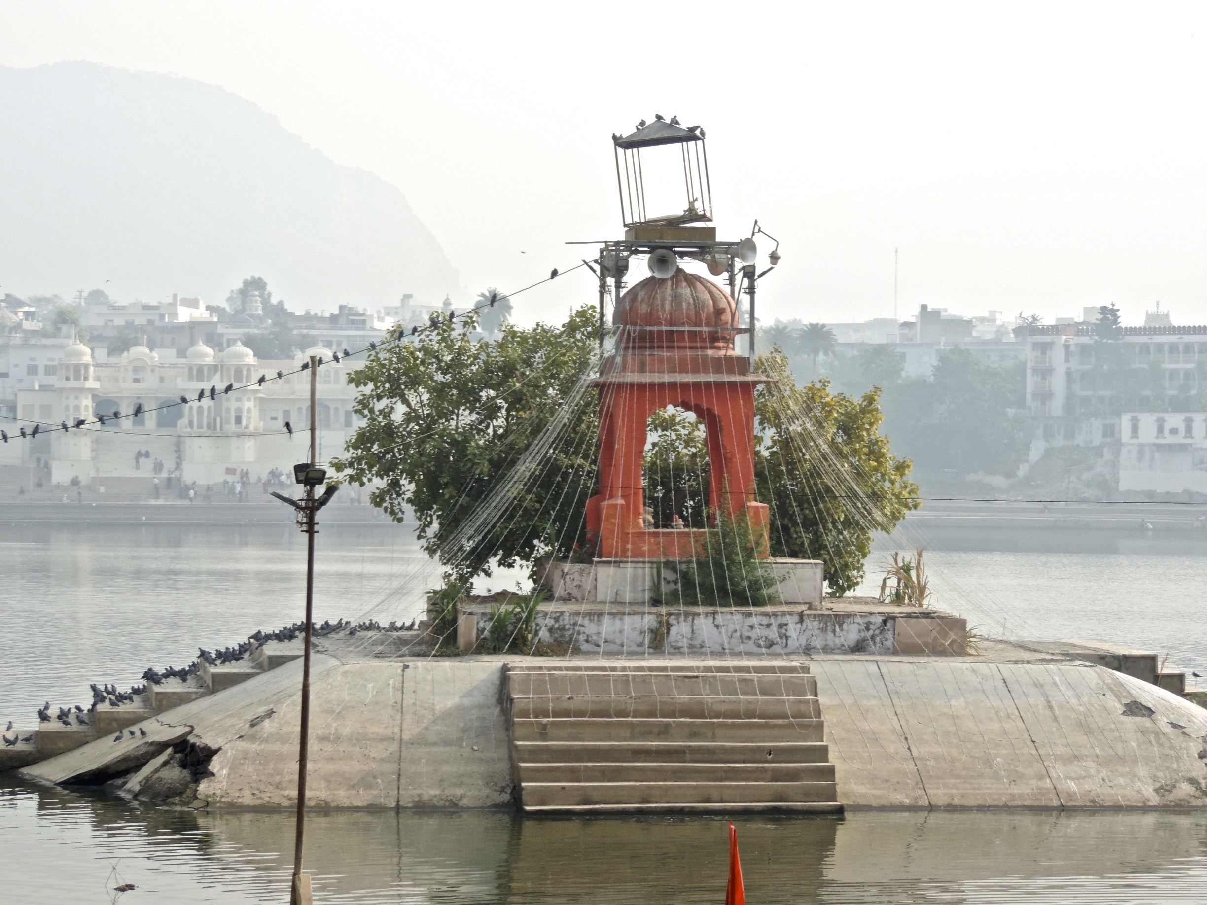 Tempel in meer van Pushkar.
