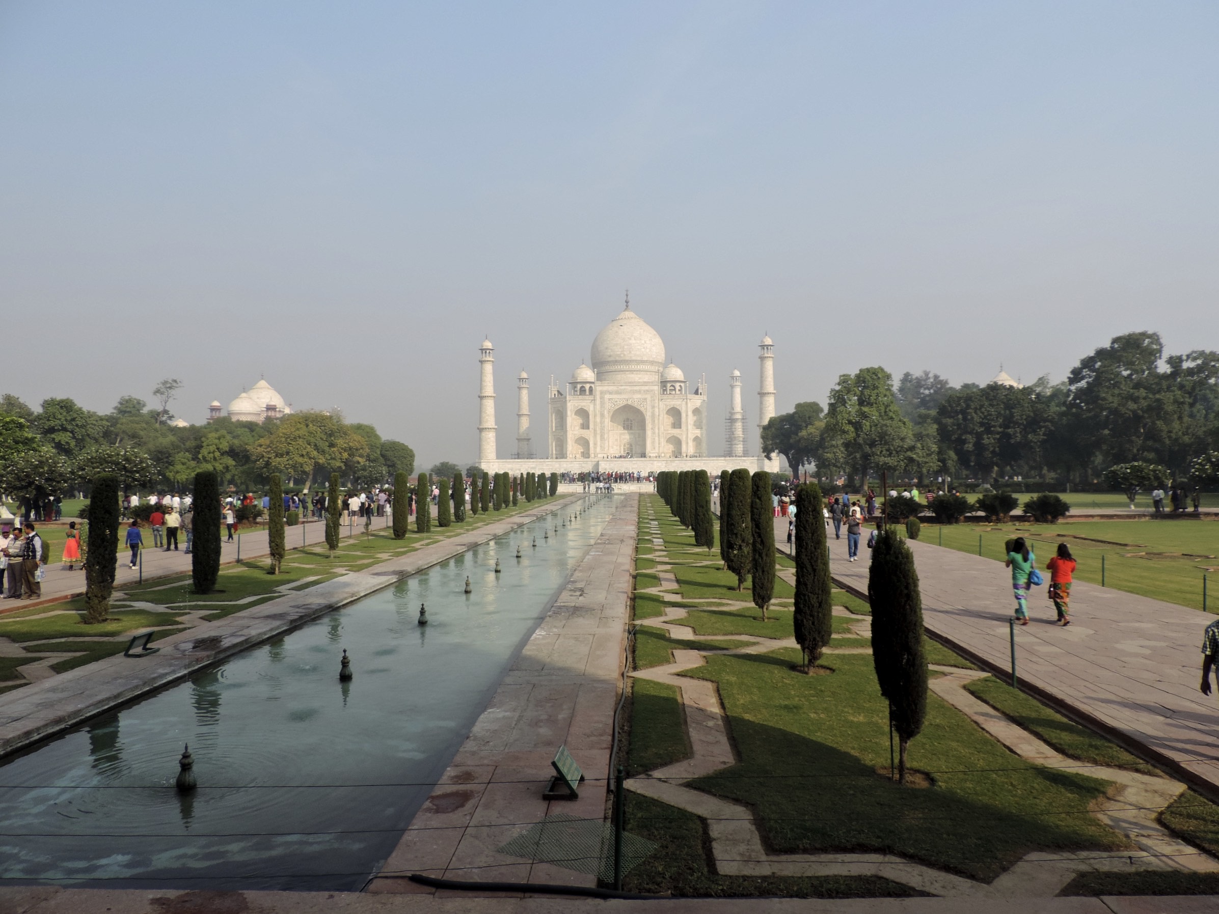 Lange vijver voor de Taj Mahal.