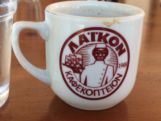 Espresso-kopje met afbeelding van zwarte man.
