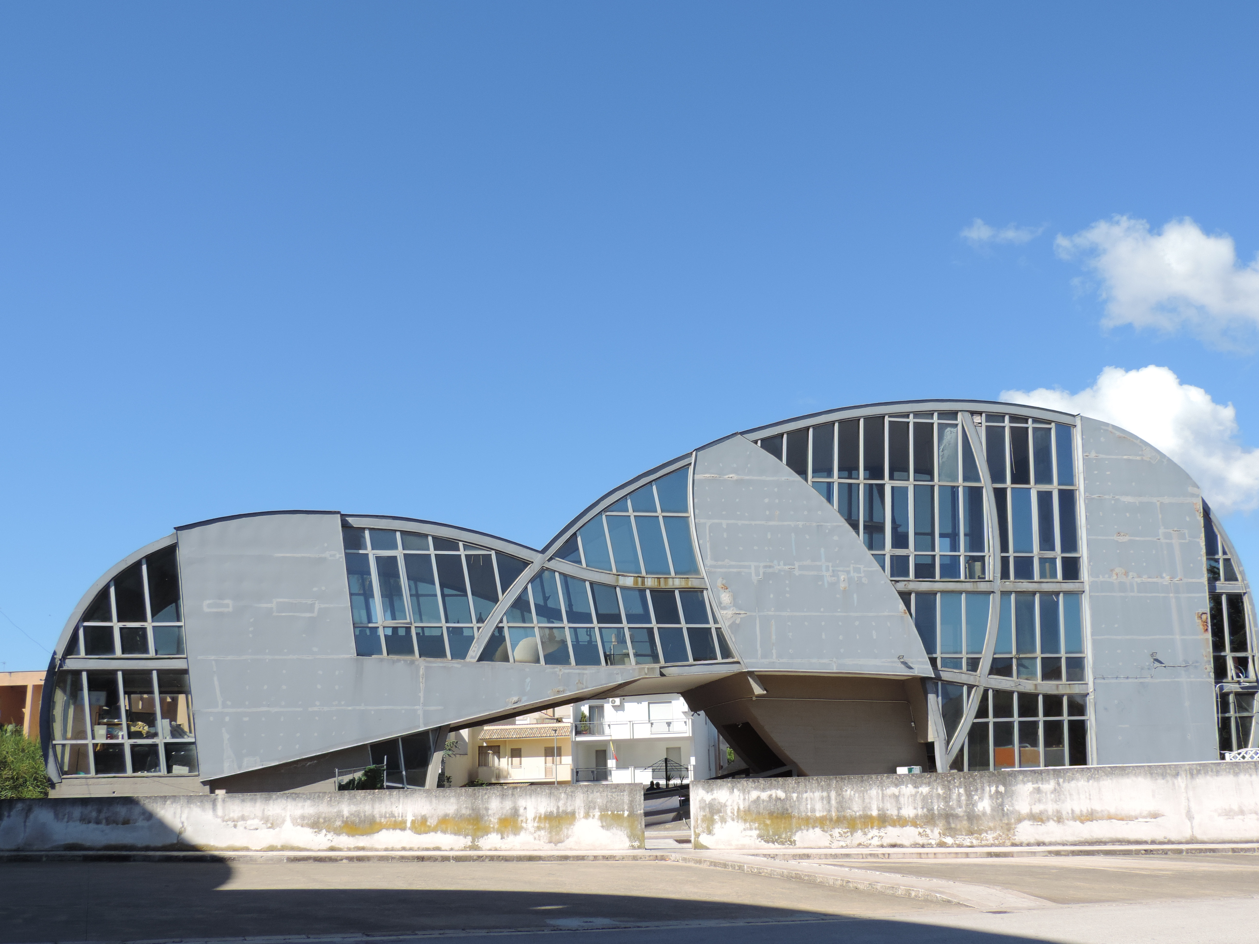 Modern gebouw met veel glas.