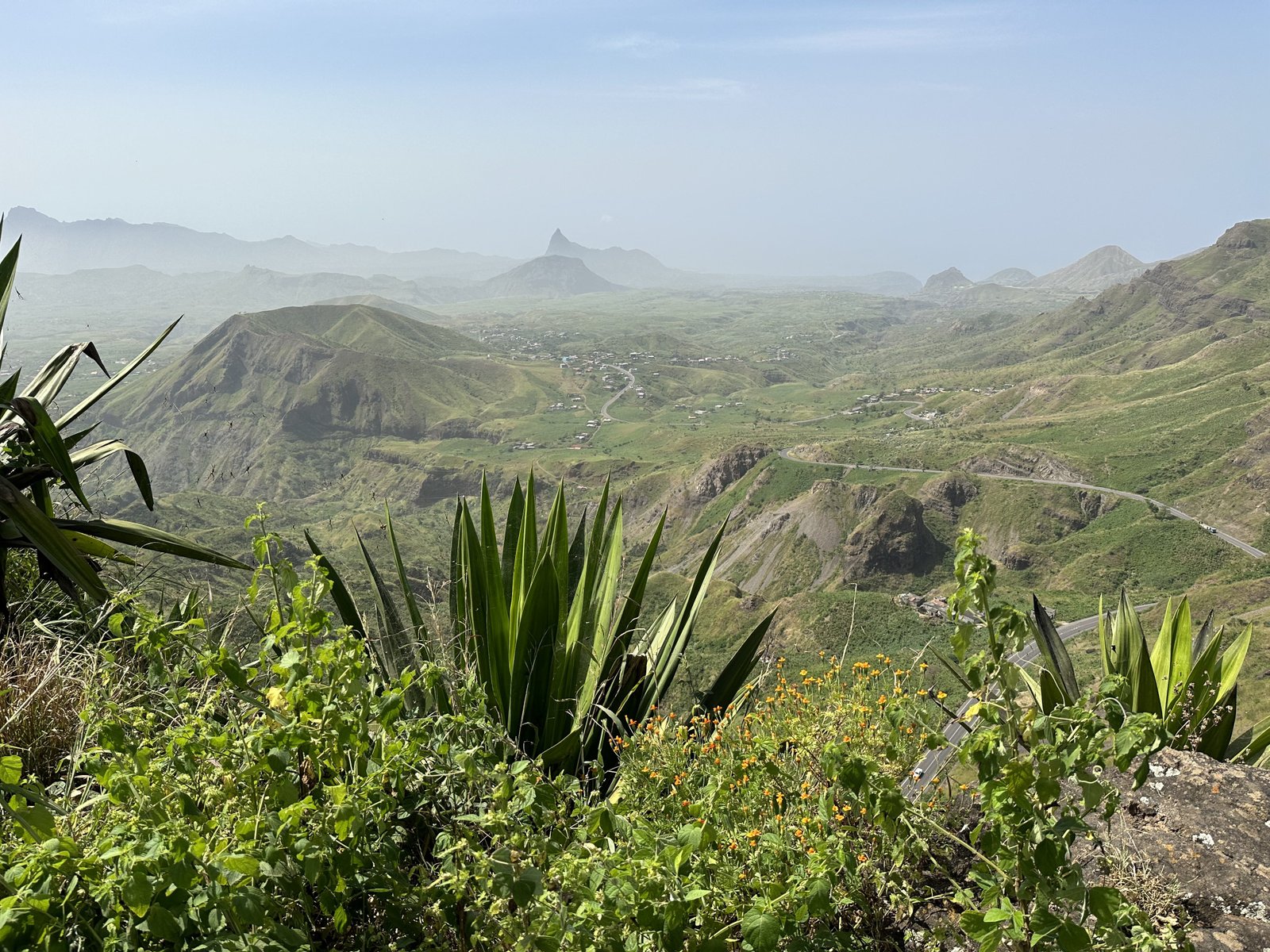 Groen berglandschap in Serra Malagueta.