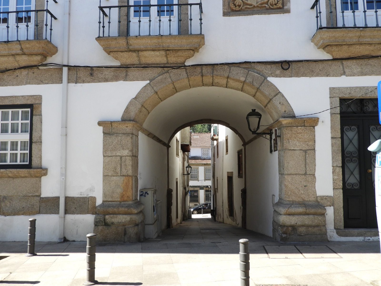 Boog-doorgang naar de Castelo an Bragança. 