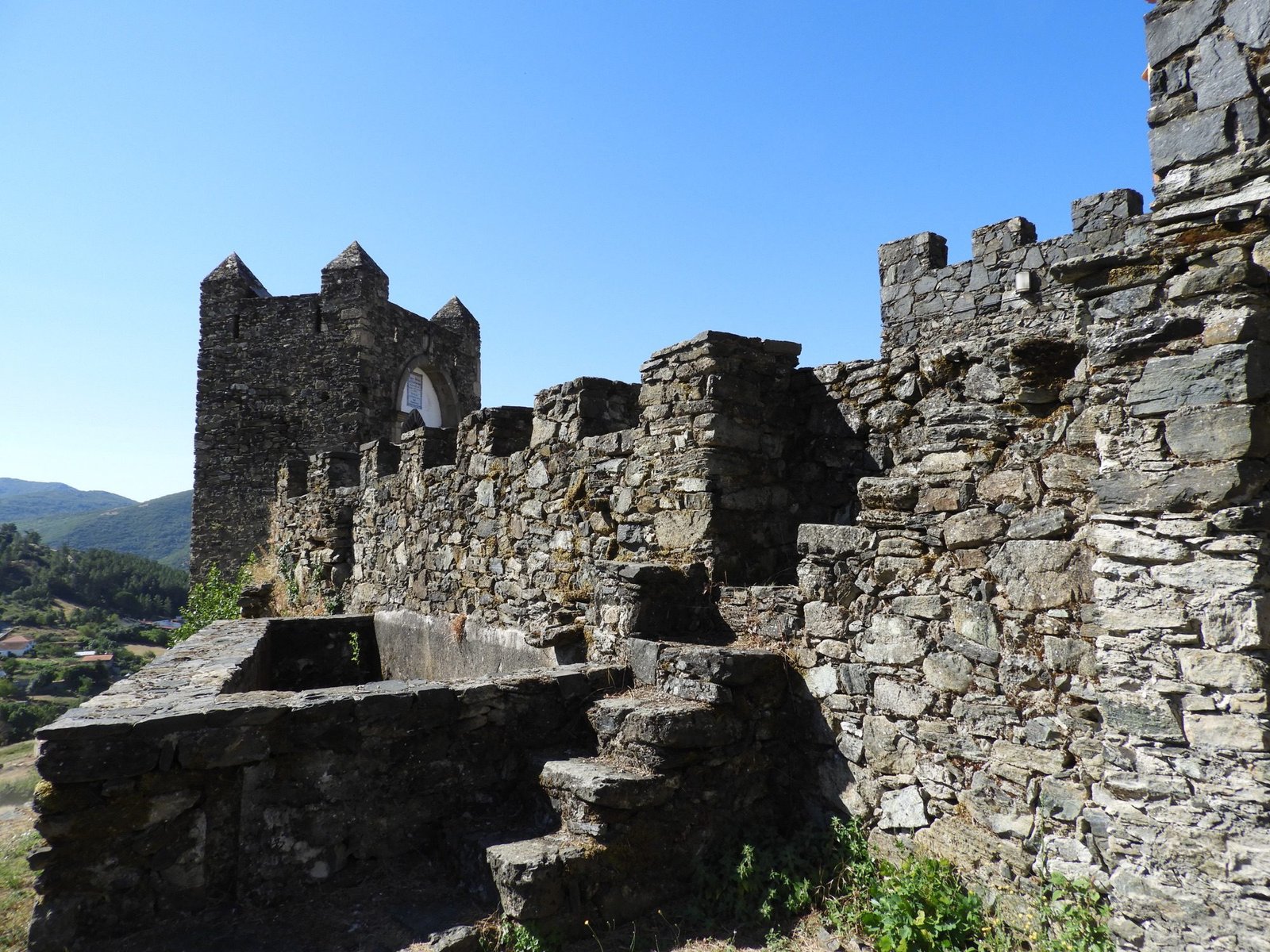 Kantelen en trap van kasteel.