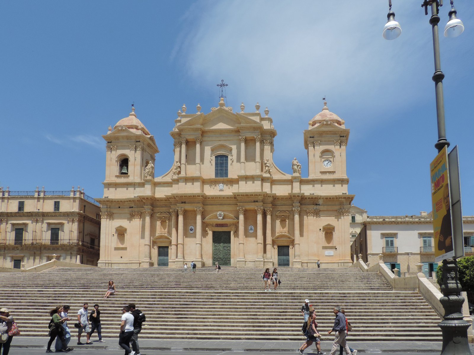 Kerk met trappen in Noto.