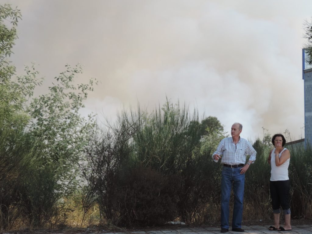 Oliveira do Hospital: bosbrand 31 augustus 106, grijze rookwolken.