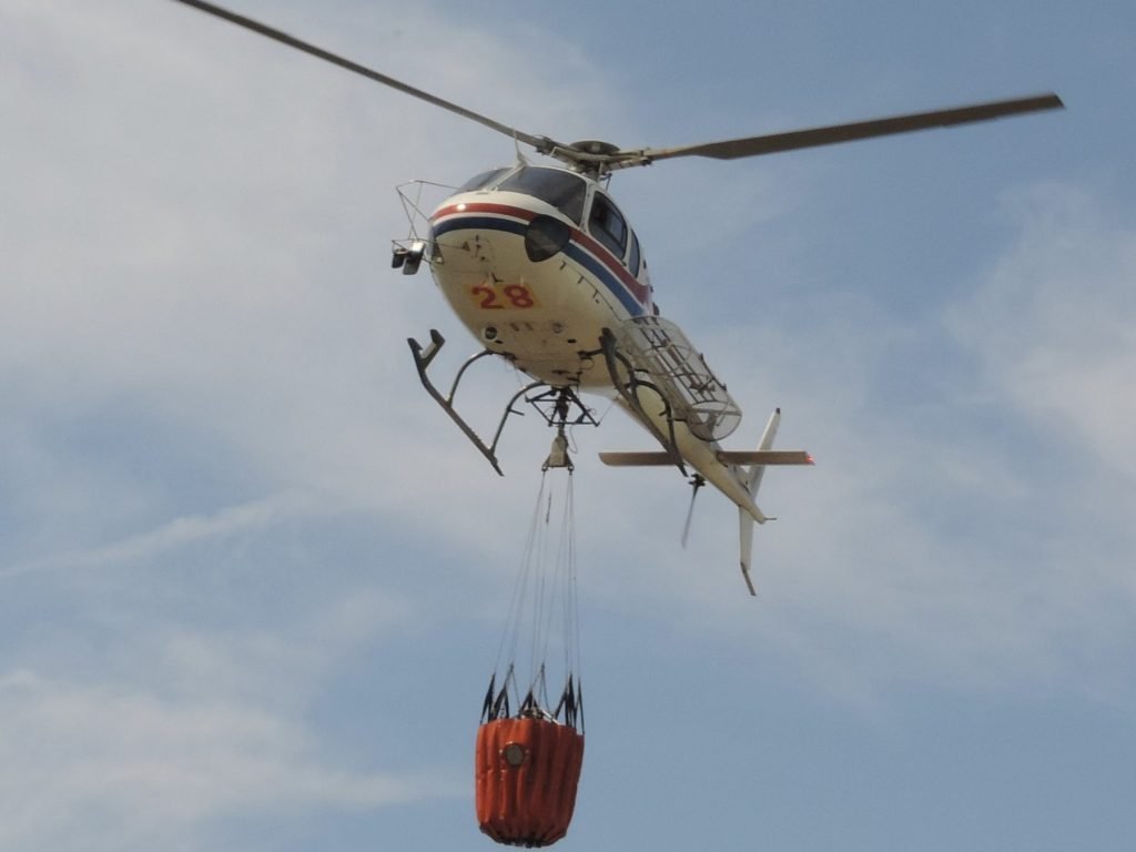Oliveira do Hospital: bosbrand 31 augustus 106, blushelicopter in de lucht.