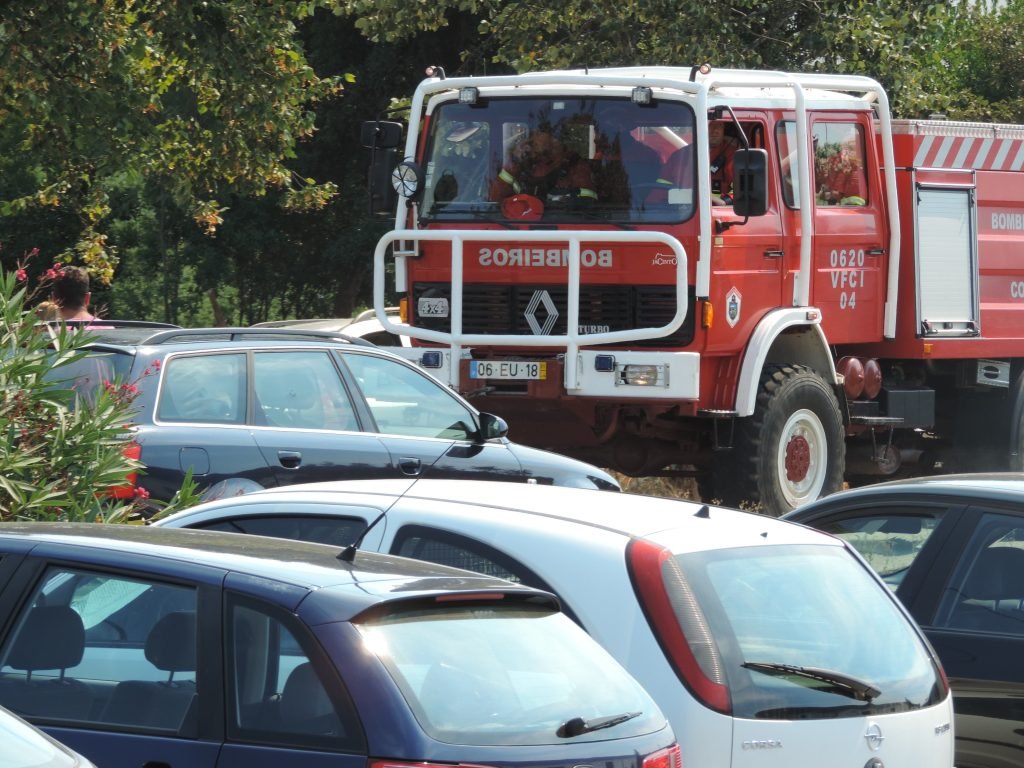 Oliveira do Hospital: bosbrand 31 augustus 106, brandweerauto.
