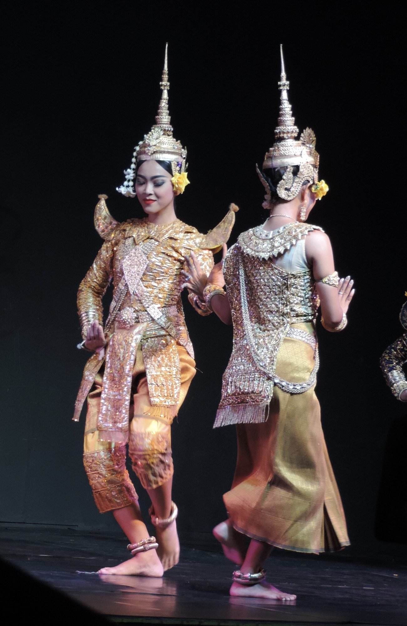 Twee Apsara danseressen.
