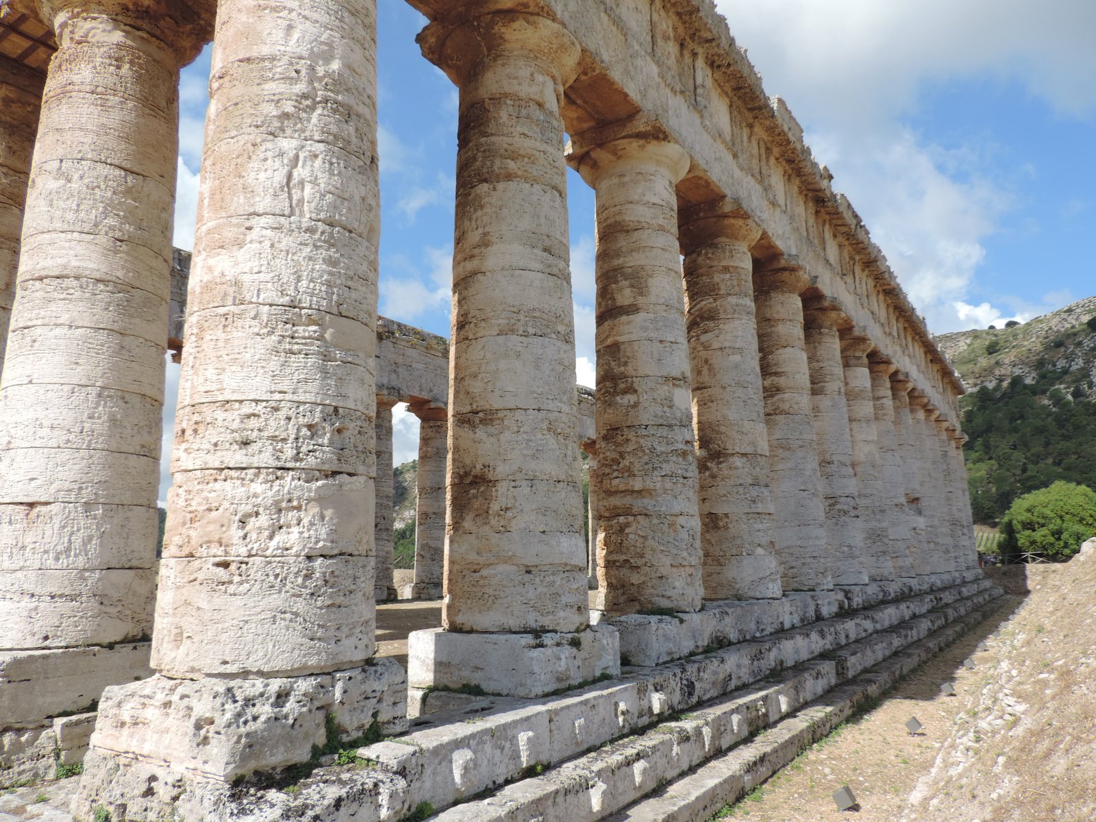 Zuilengalerij van de tempel van Segesta.