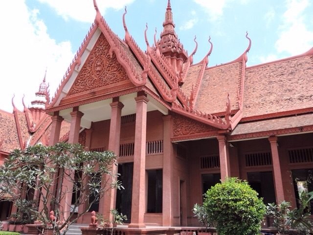 Nationaal museum, rode kleur, pagode vorm.