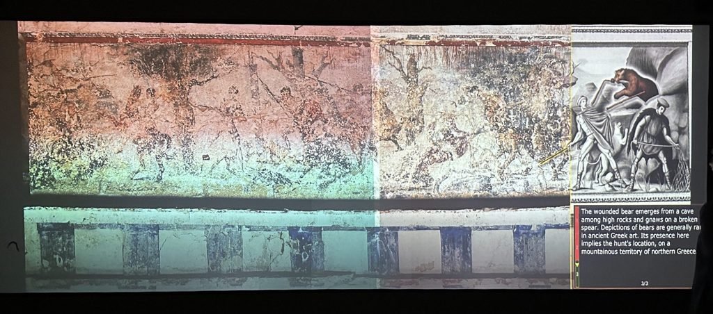 Reconstructie van een beschilderde muur uit een grafkamer in Thessaloniki Archeological Museum, Centraal Griekenland
