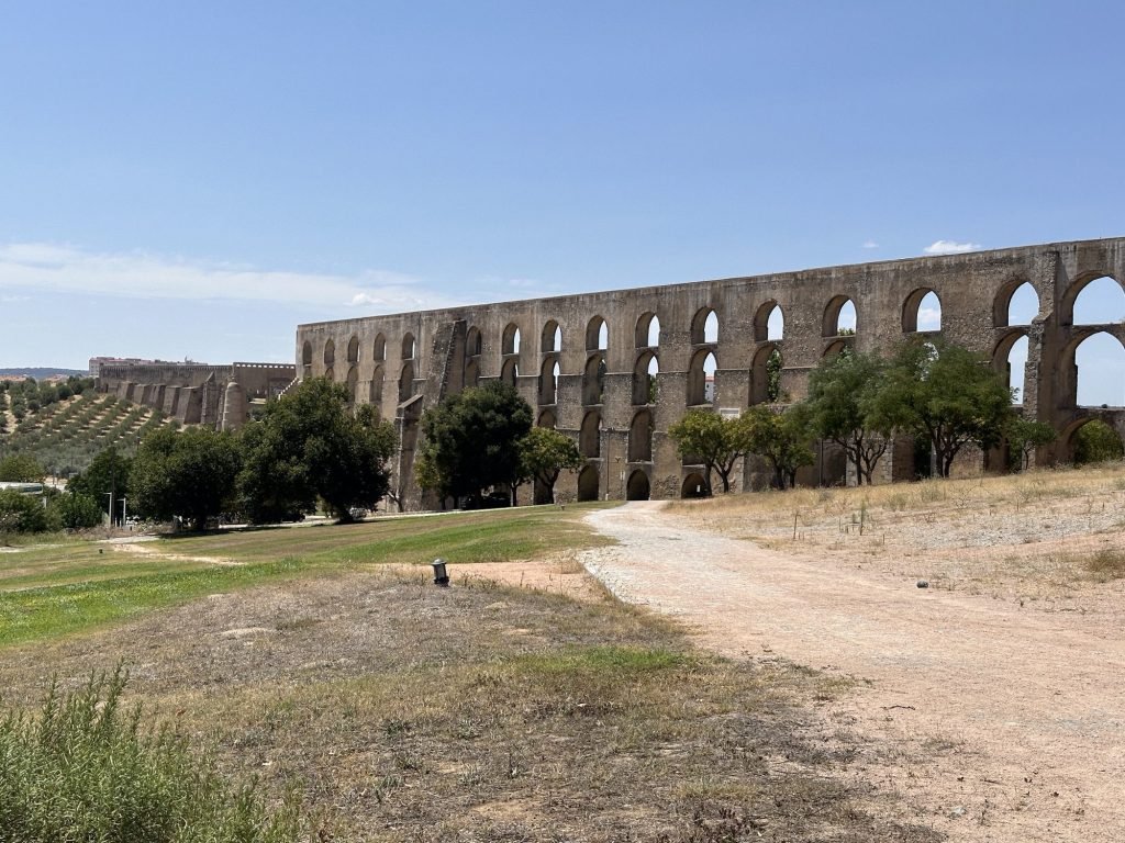Panorama van het aquaduct van Elvas, Alentejo
