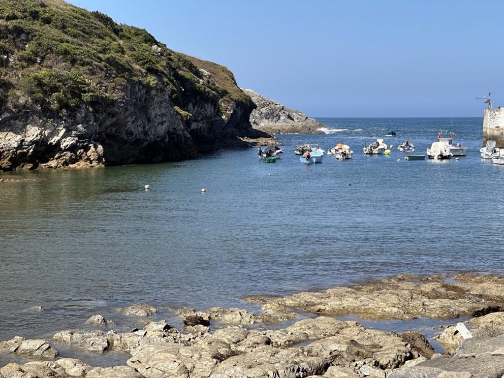 Baai van Porto Covo met kleine bootjes