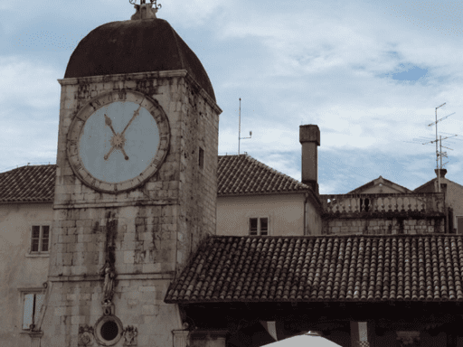 Loggia en klokkentoren van Trogir.