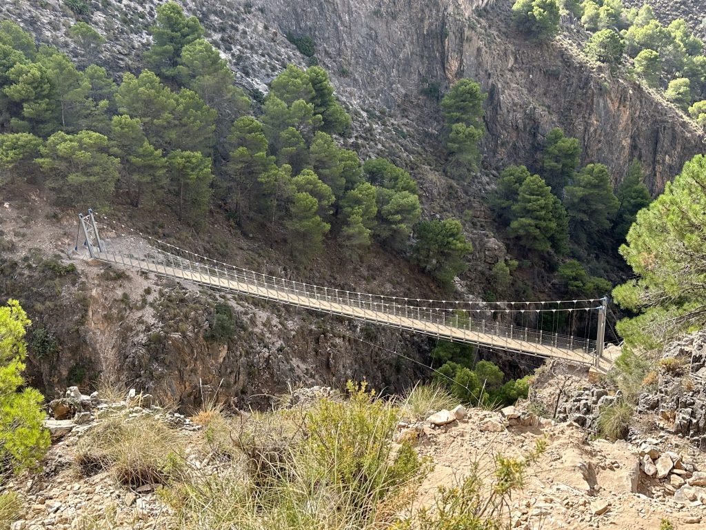 Hangbrug over diepe kloof: El Saltillo. 