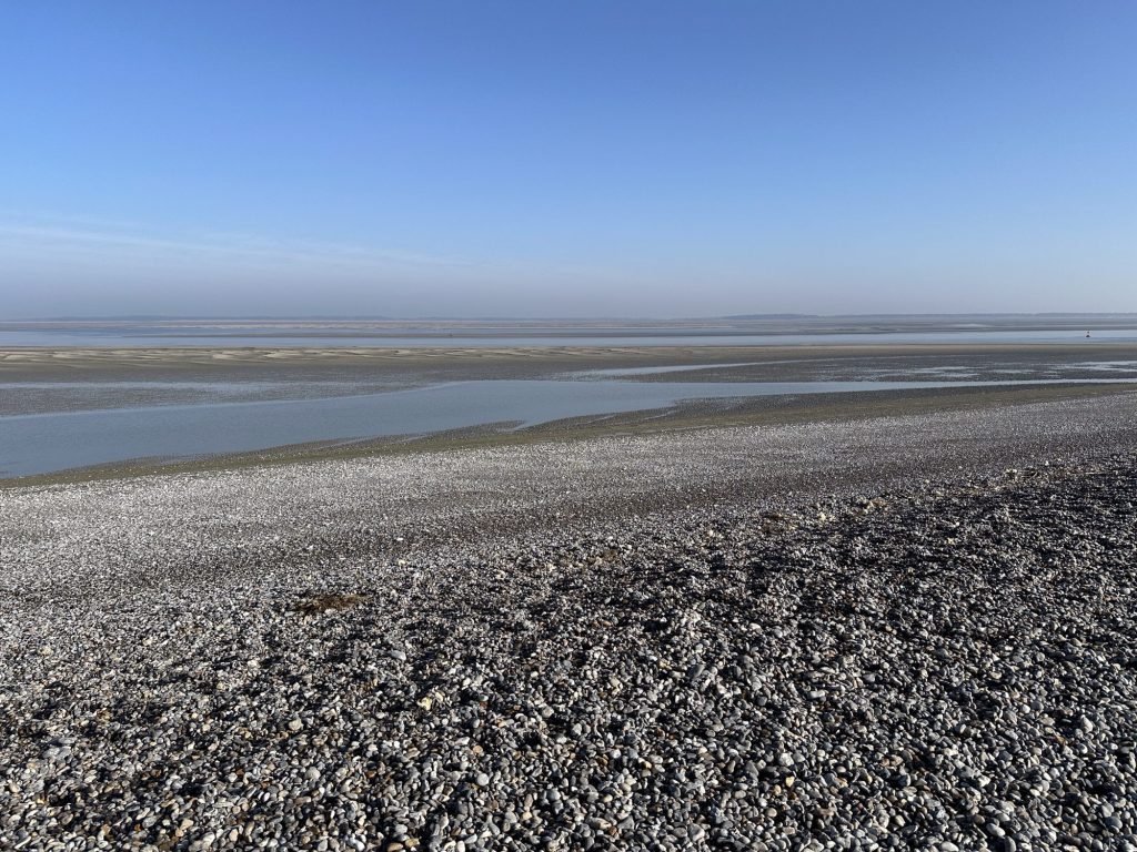 Keienstrand met water in Le Hourdel