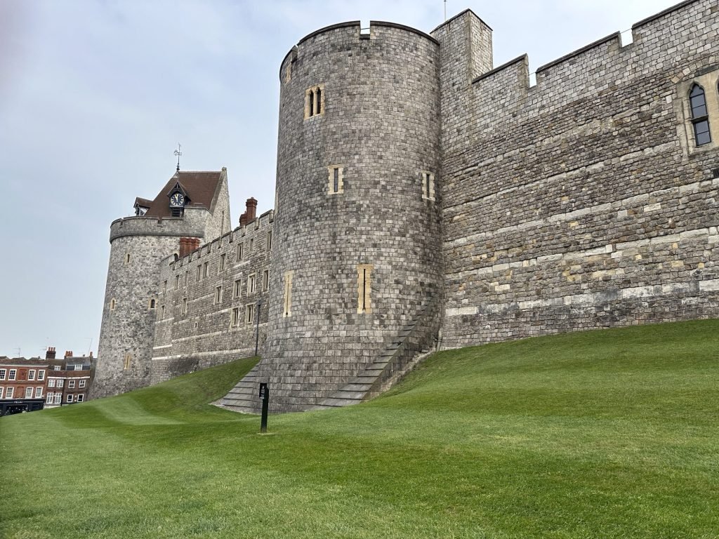 Muren met donjons van Windsor Castle