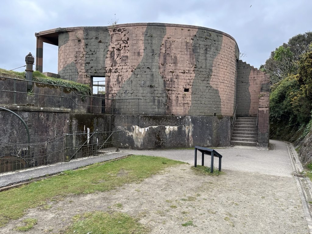 Geschut toren uit WO II in Pendennis Castle