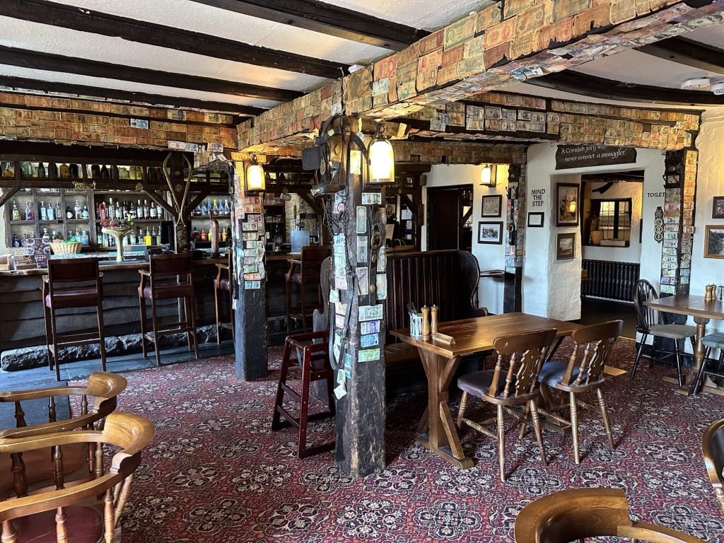 Jamaica Inn, Bodmin Moor: zicht binnenin op de bar