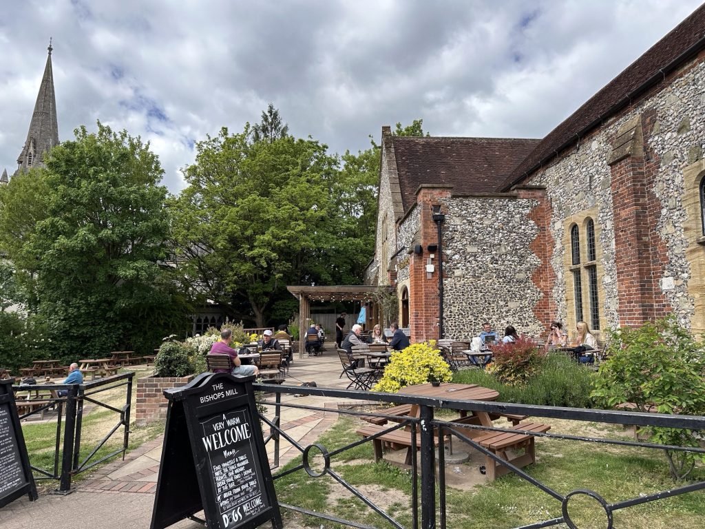 Salisbury, U.K. met het terras van Bishops Mill