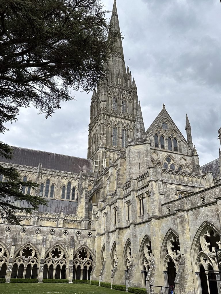 Salisbury, close-up van de Kathedraal met toren