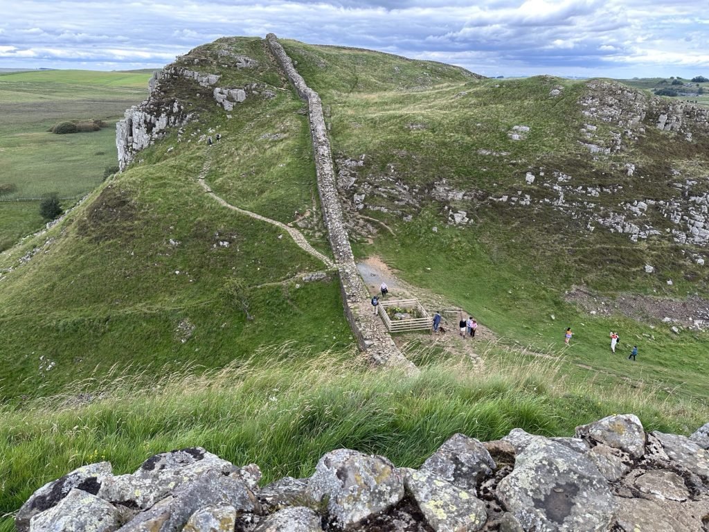 Afdaling met Hadrian’s wall aan mijl-kasteel 39. 
