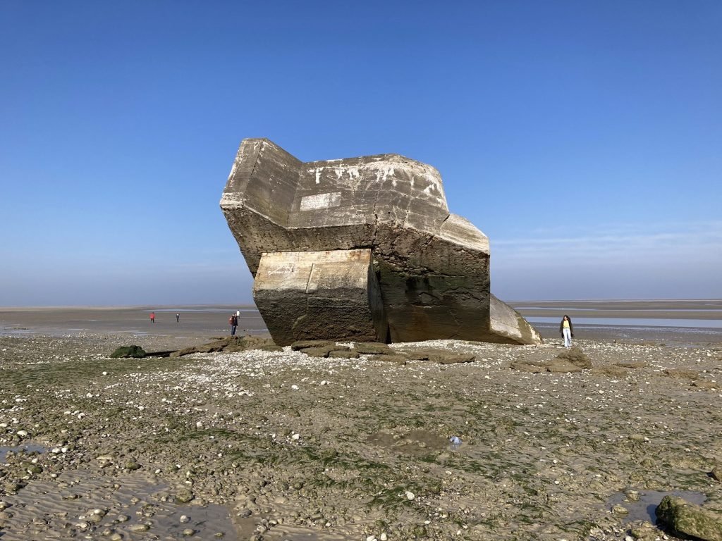 Bunker (“Blockhaus”) op keienstrand van Le Hourdel