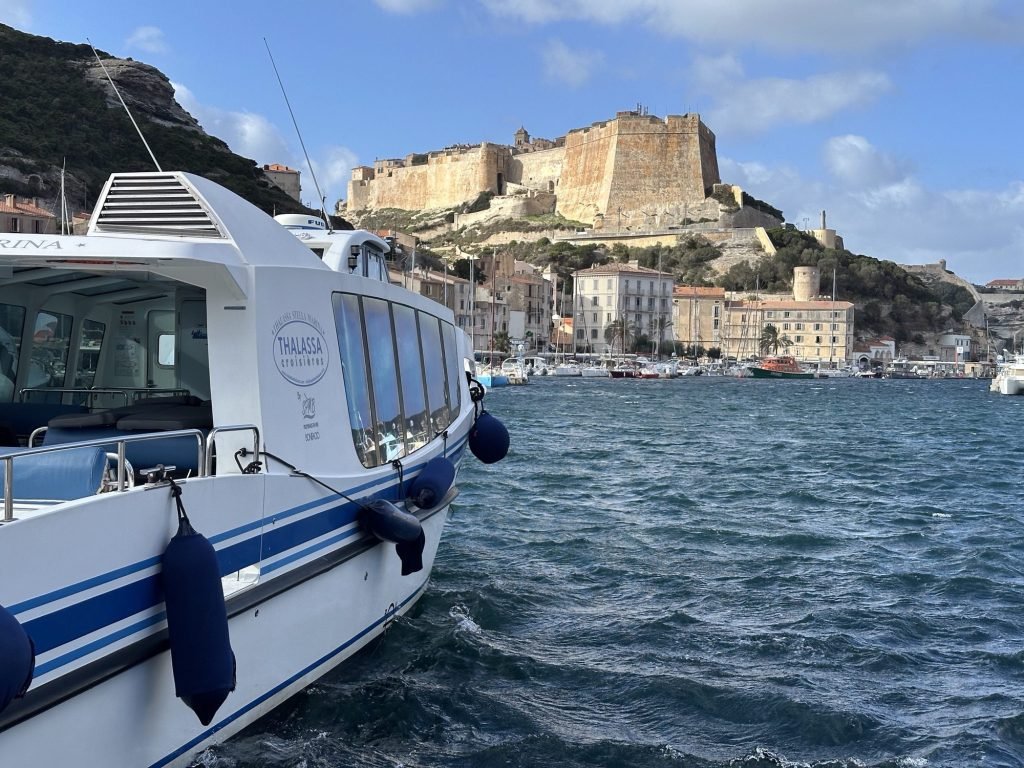 Bonifacio vanaf de haven gezien. ​