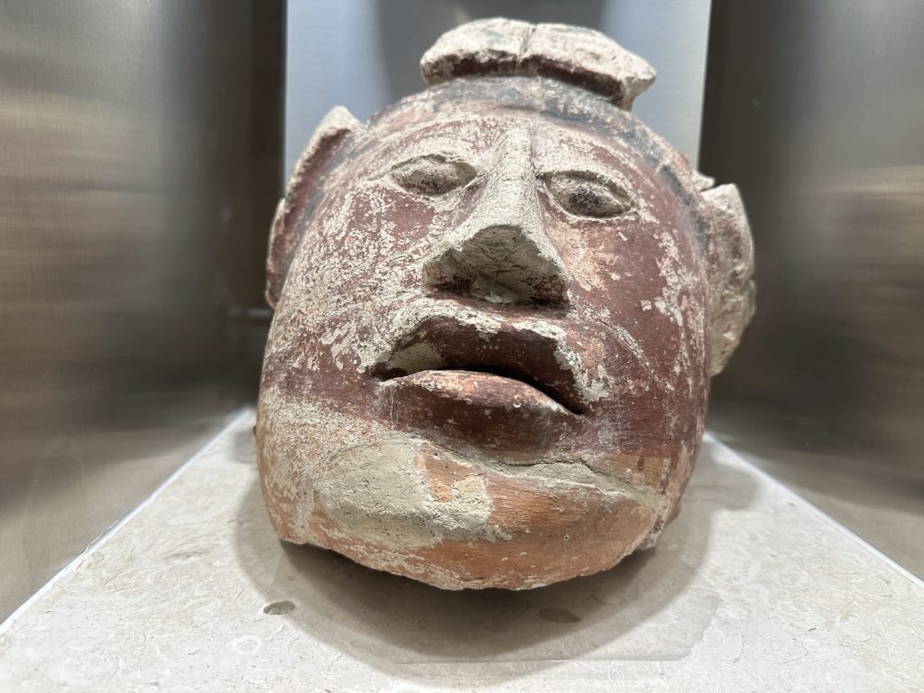 Stenen hoof, bruinrood in Museo van Mérida. 