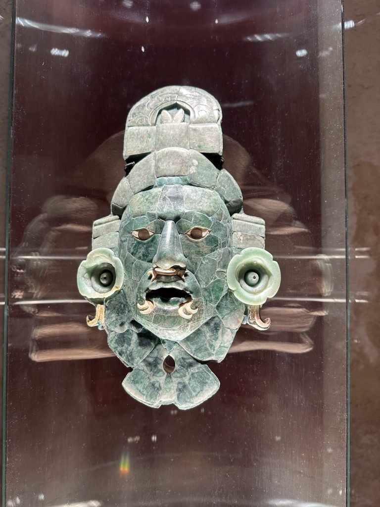 Jade-masker van Calakmul bewaard in het museum in Campeche. 